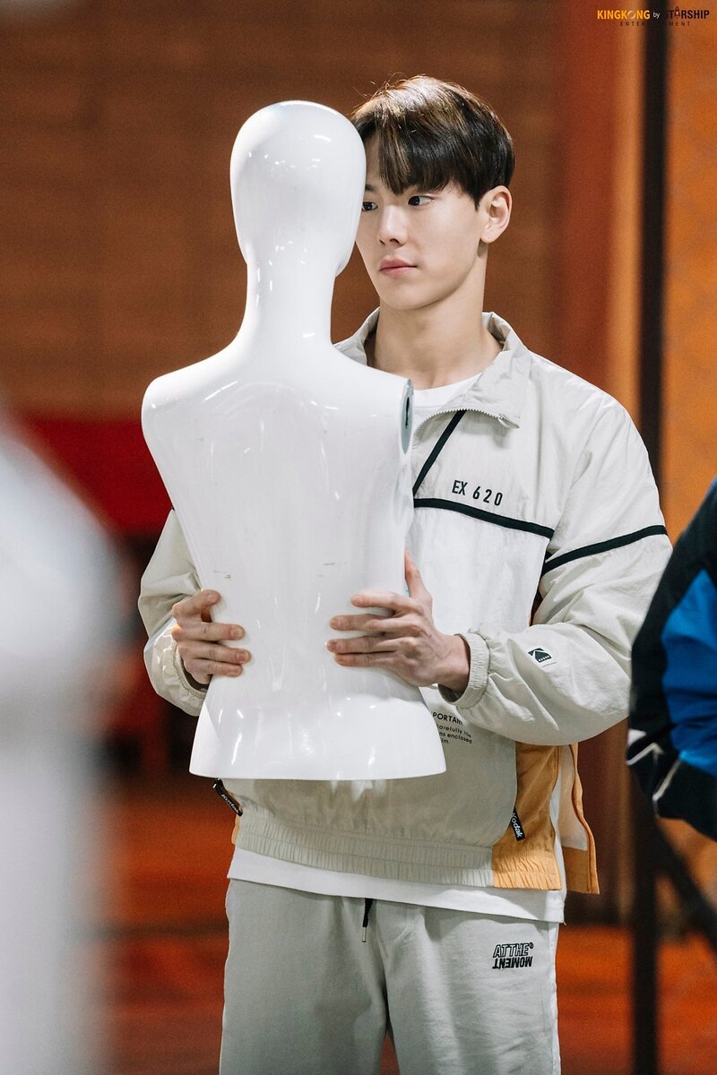 220427 Starship Naver Update - Shownu at 'Seoul Ghost Story' Behind the Scenes documents 17