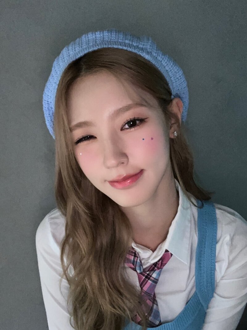 220531 (G)I-DLE Twitter Update - Miyeon documents 1