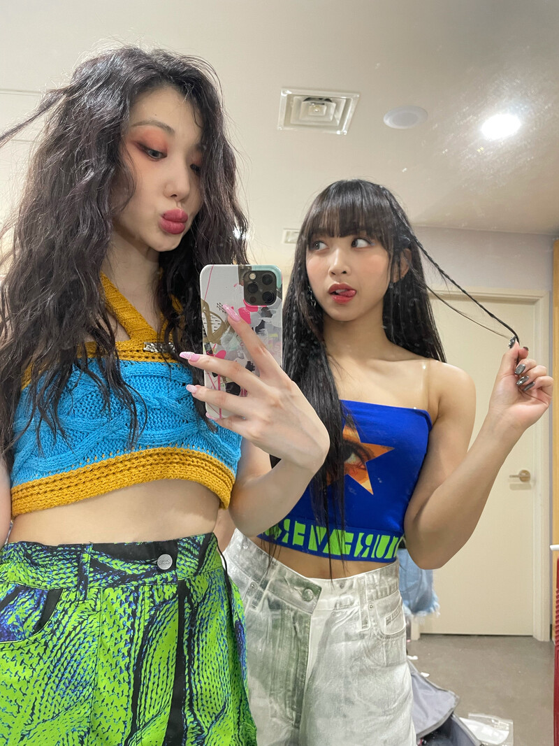 230604 SECRET NUMBER Weverse Update - Dita & Jinny documents 3