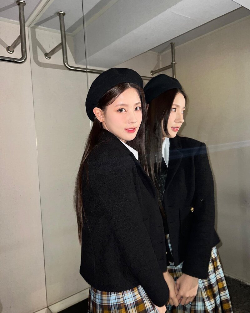 211116 (G)I-DLE Miyeon Instagram Update documents 3