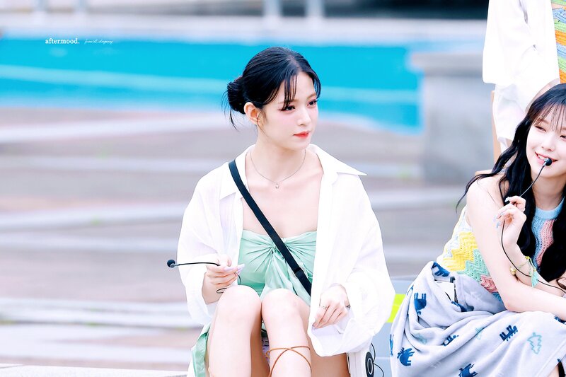 220708 fromis_9 Chaeyoung documents 5