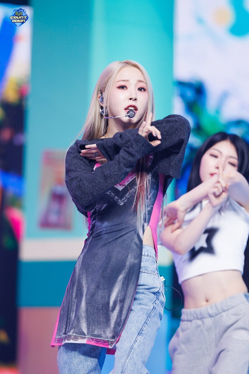 240208 Moon Byul - 'TOUCHIN&MOVIN' at M Countdown documents 12