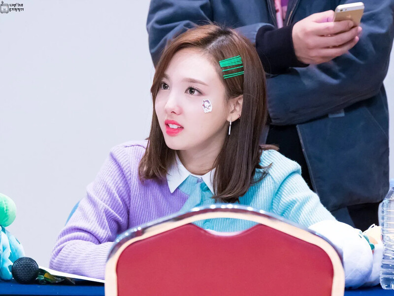 Nayeon_Cleaner CxN49EyUcAES2LS  20161114.jpg