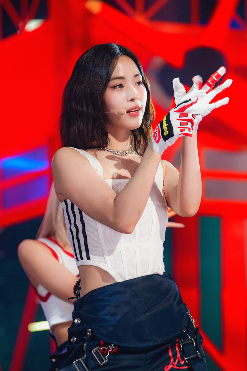 230806 ITZY Ryujin - ‘CAKE’ at Inkigayo documents 9