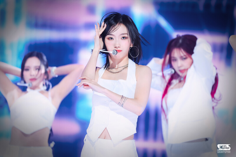 24030 Kep1er Youngeun - 'PROBLEM' at Inkigayo documents 2