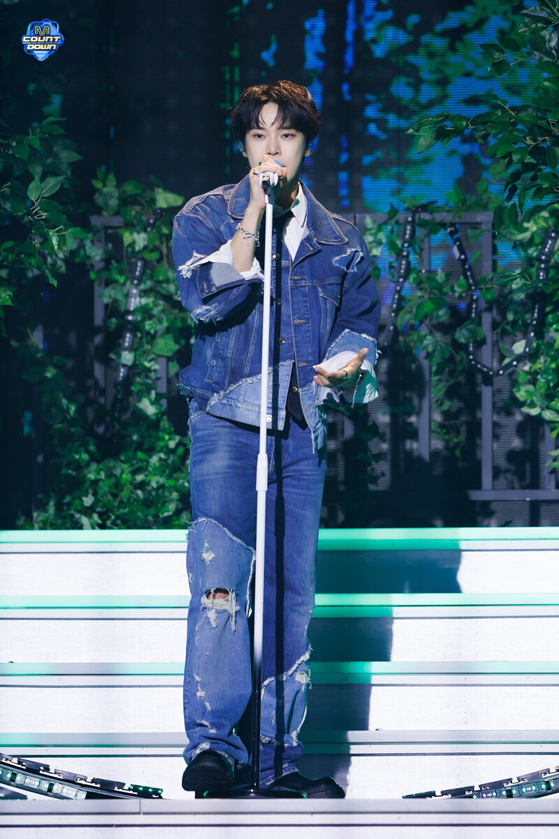 240425 Doyoung - 'Little Light' and 'Beginning' at M Countdown documents 19