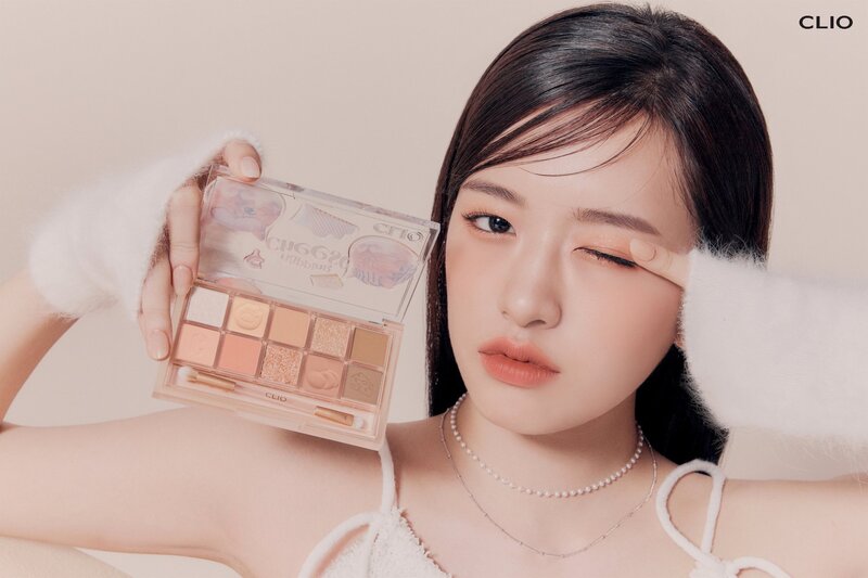 IVE Yujin for CLIO Koshort in Seoul Edition documents 4