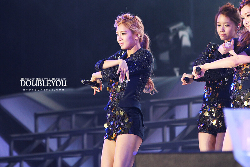 120818 Girls' Generation Hyoyeon at SMTown in Seoul documents 2