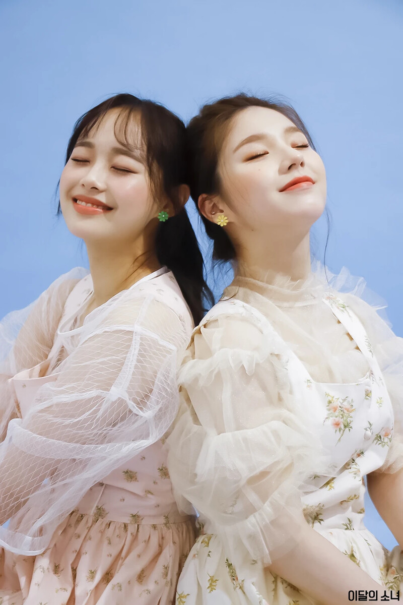 210409 BlockBerry Naver Post - Chuu & Heejin The Star Magazine April 2021 Behind documents 11