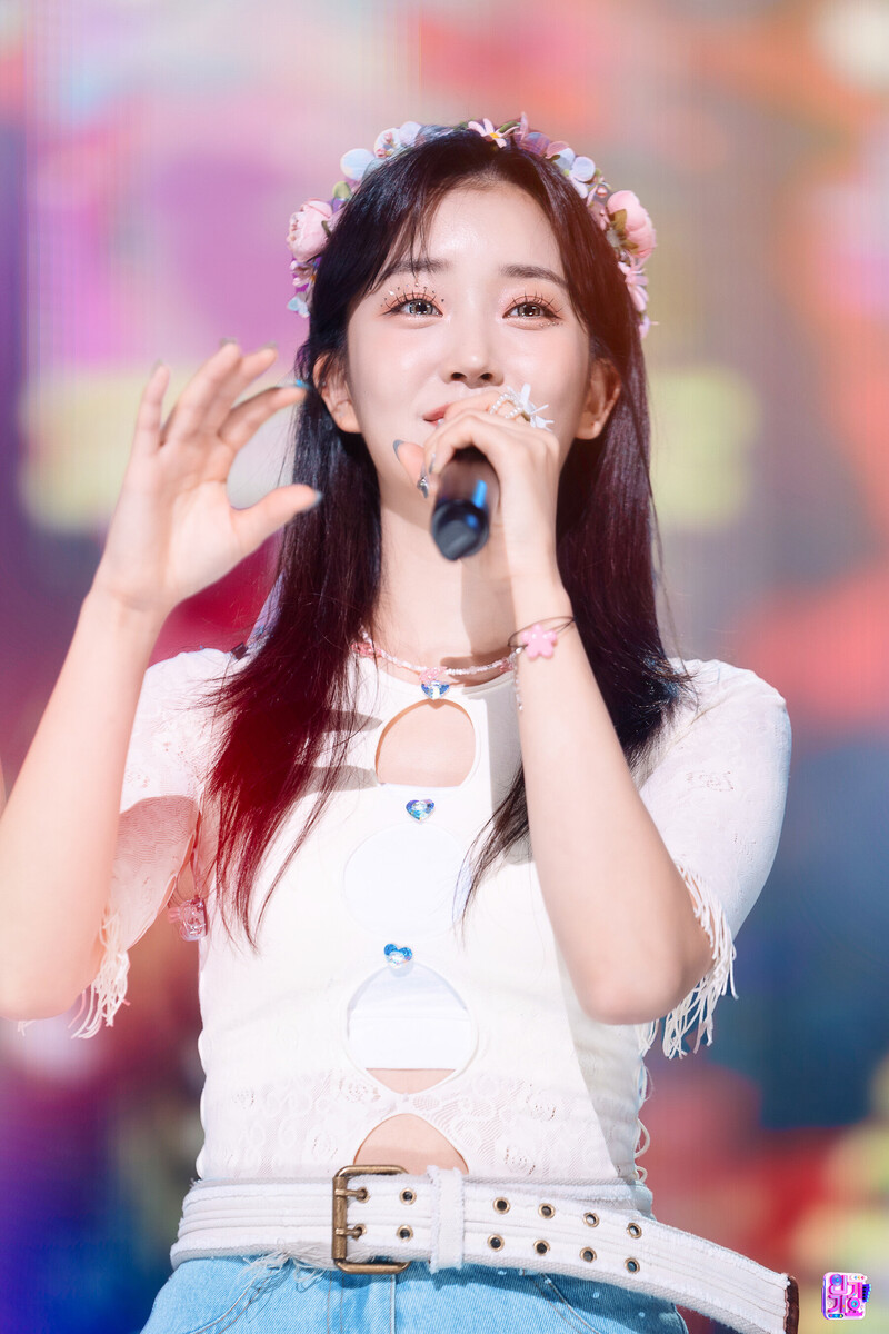 220807 STAYC Sumin 'BEAUTIFUL MONSTER' at Inkigayo documents 8