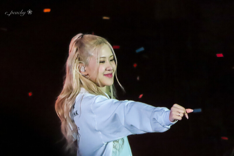 221120 BLACKPINK Rosé - 'BORN PINK' Concert in Los Angeles Day 2 documents 3
