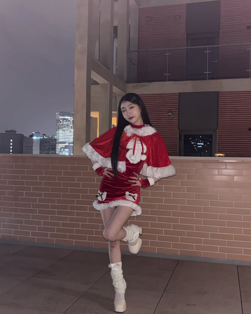 241224 - YeoJin Instagram Update documents 3