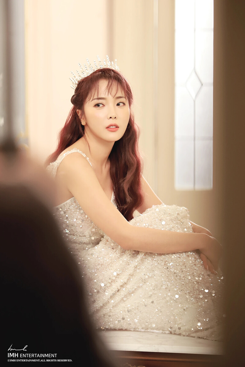 200406 IMH Entertainment Naver Update - Hong Jin Young's "Love Is Like A Petal" M/V Behind documents 9