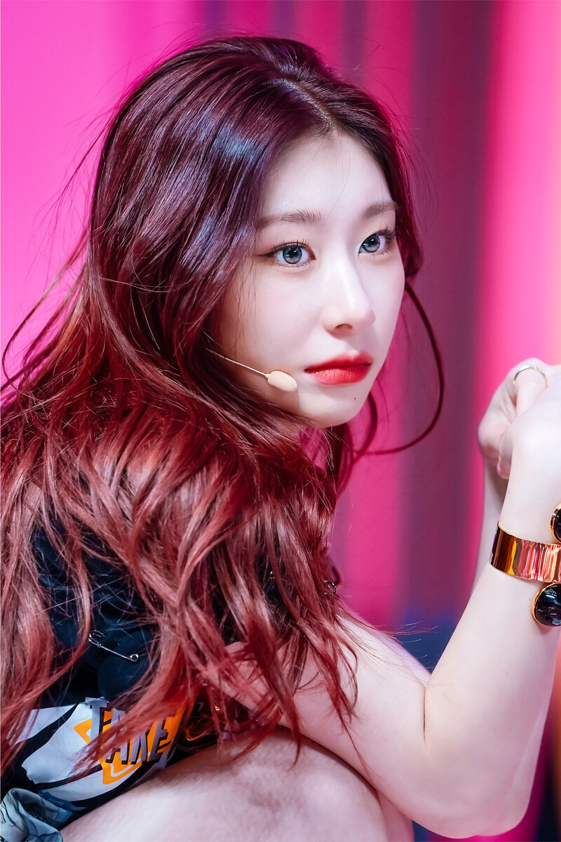 210926 ITZY - 'LOCO' at Inkigayo documents 17