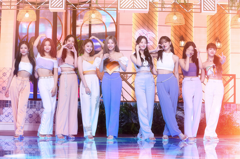 220703 fromis_9 - 'Stay This Way' at Inkigayo documents 4