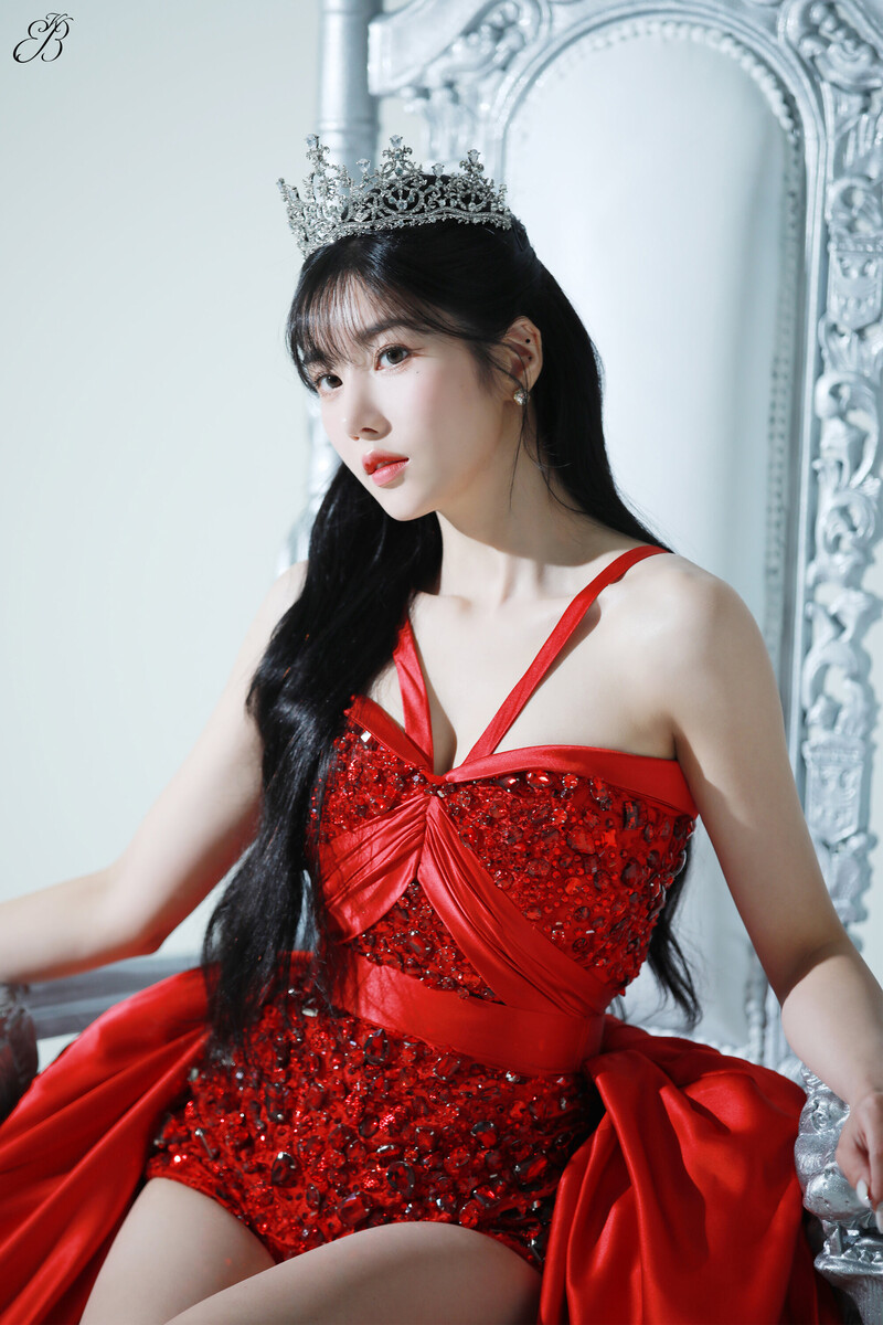 230930 Woollim Naver Post - KWON EUN BI - 'QUEEN' Concert Photoshoot Behind documents 1