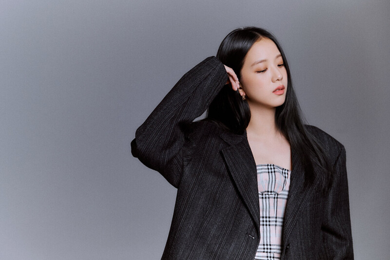 211211 YG Stage Naver Post - BLACKPINK Jisoo Harpers Magazine December Issue Behind documents 8