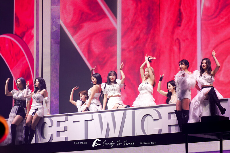 220514 TWICE - 4th World Tour ‘Ⅲ’ Encore in Los Angeles Day 1 documents 1