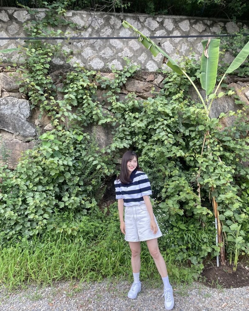 220812 OH MY GIRL Hyojung Instagram Update documents 8