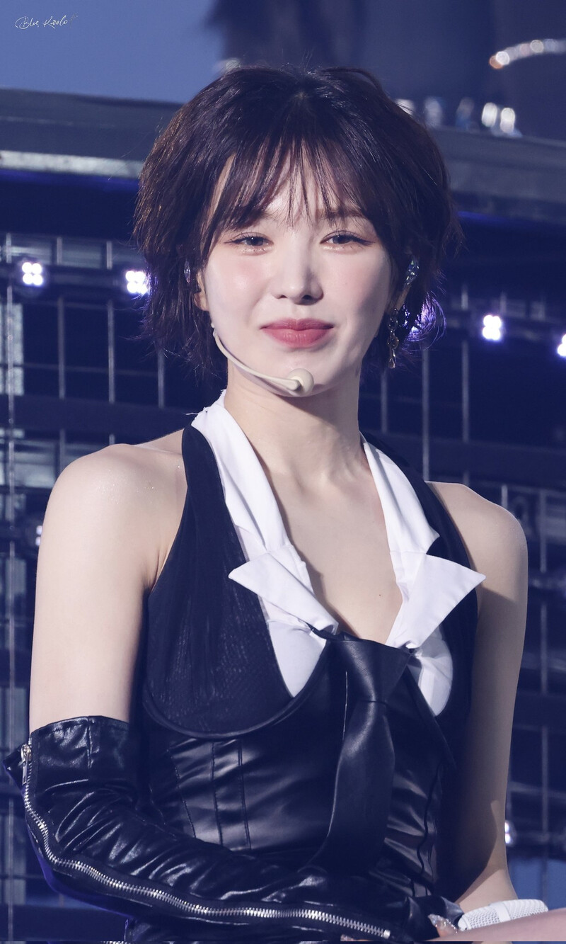 230402 Red Velvet Wendy - 'R to V' Concert in Seoul Day 2 documents 2