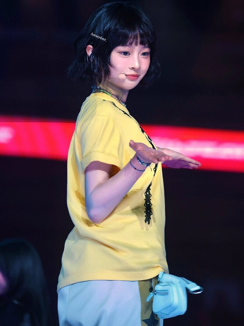 240602 NewJeans Hanni at K-Wave Concert Inkigayo documents 3