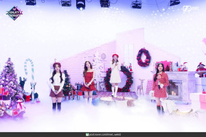 201224 Heejin, Jiwon, Yeonhee & Jihan - 'Santa Tell Me' at M Countdown (Mnet Naver Post)