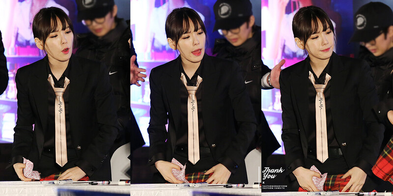 140316 Girls' Generation Taeyeon at Cheonggye Plaza Fansign documents 6