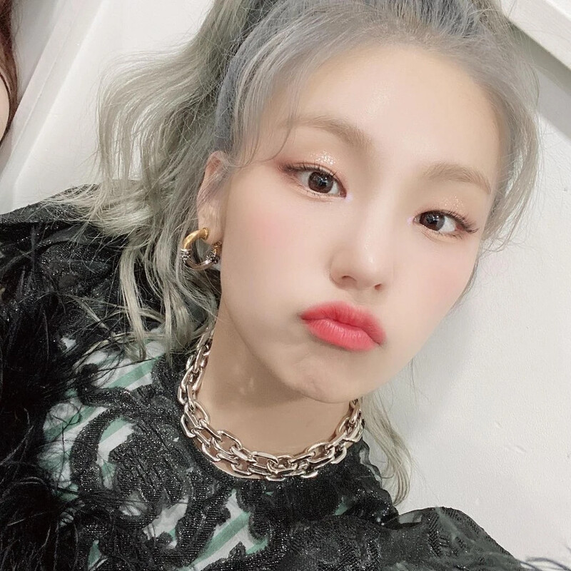 210329 ITZY Instagram Update - Yeji documents 3