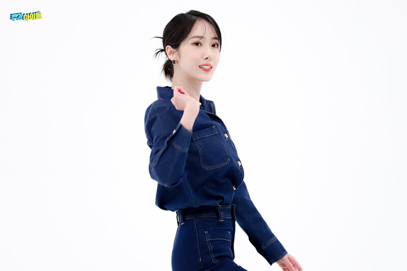 220208 MBC Naver Post - VIVIZ at Weekly Idol documents 11