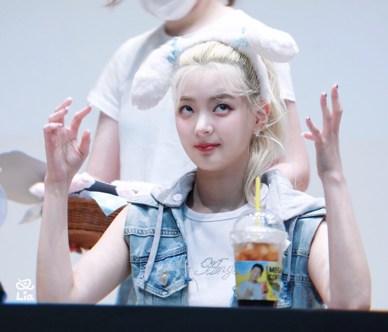 230826 ITZY Lia - Soundwave Fansign documents 6