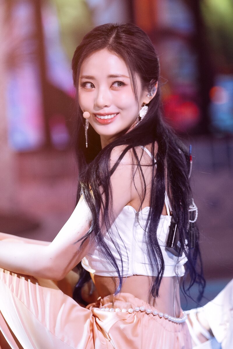 220703 fromis_9 Jiwon - 'Stay This Way' at Inkigayo documents 18