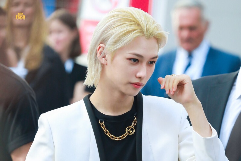 231002 Stray Kids Felix at the Louis Vuitton Spring-Summer 2024 Show PFW23 documents 17