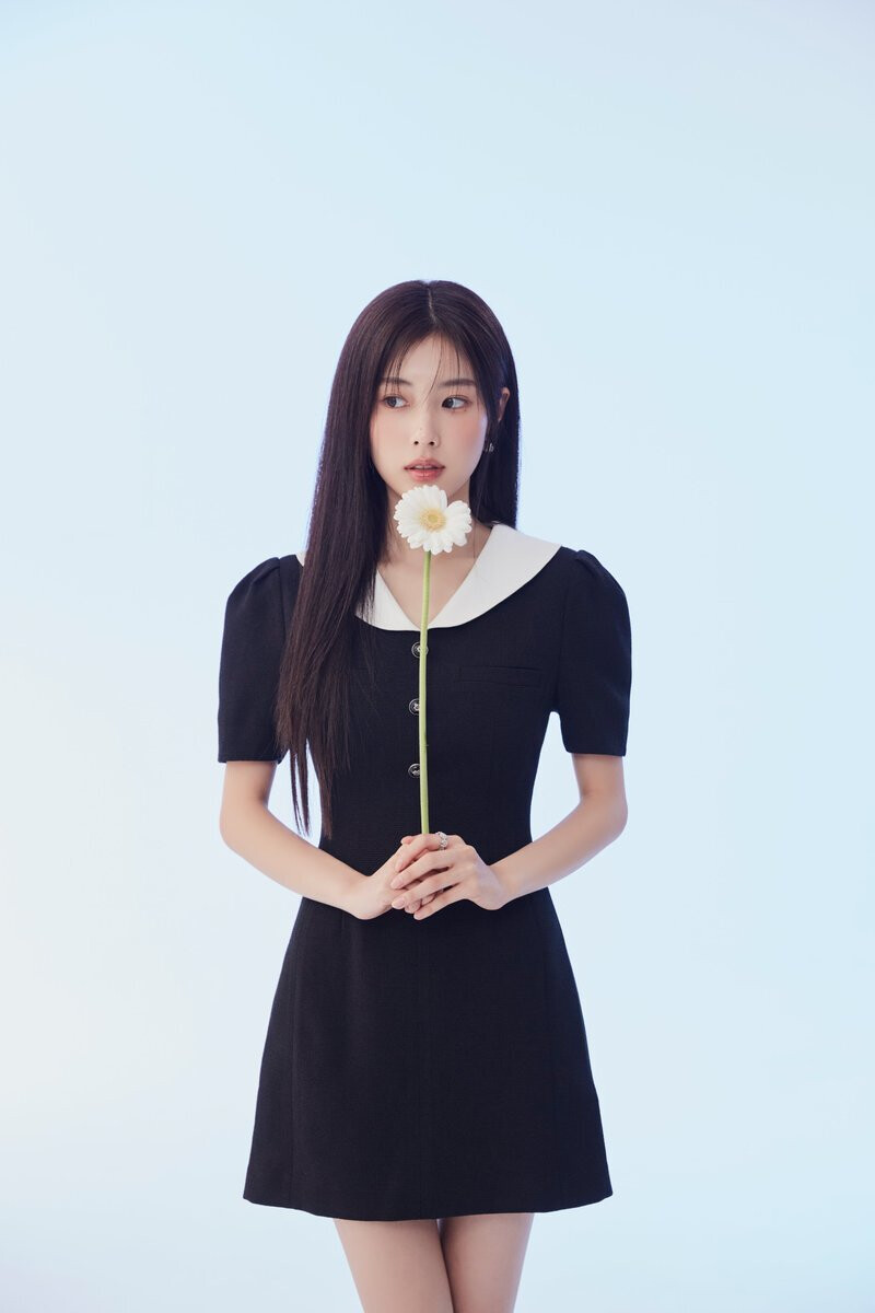 Kang Hyewon for Roem 2023 Pre-Fall Collection 'Fill Yourself' documents 1