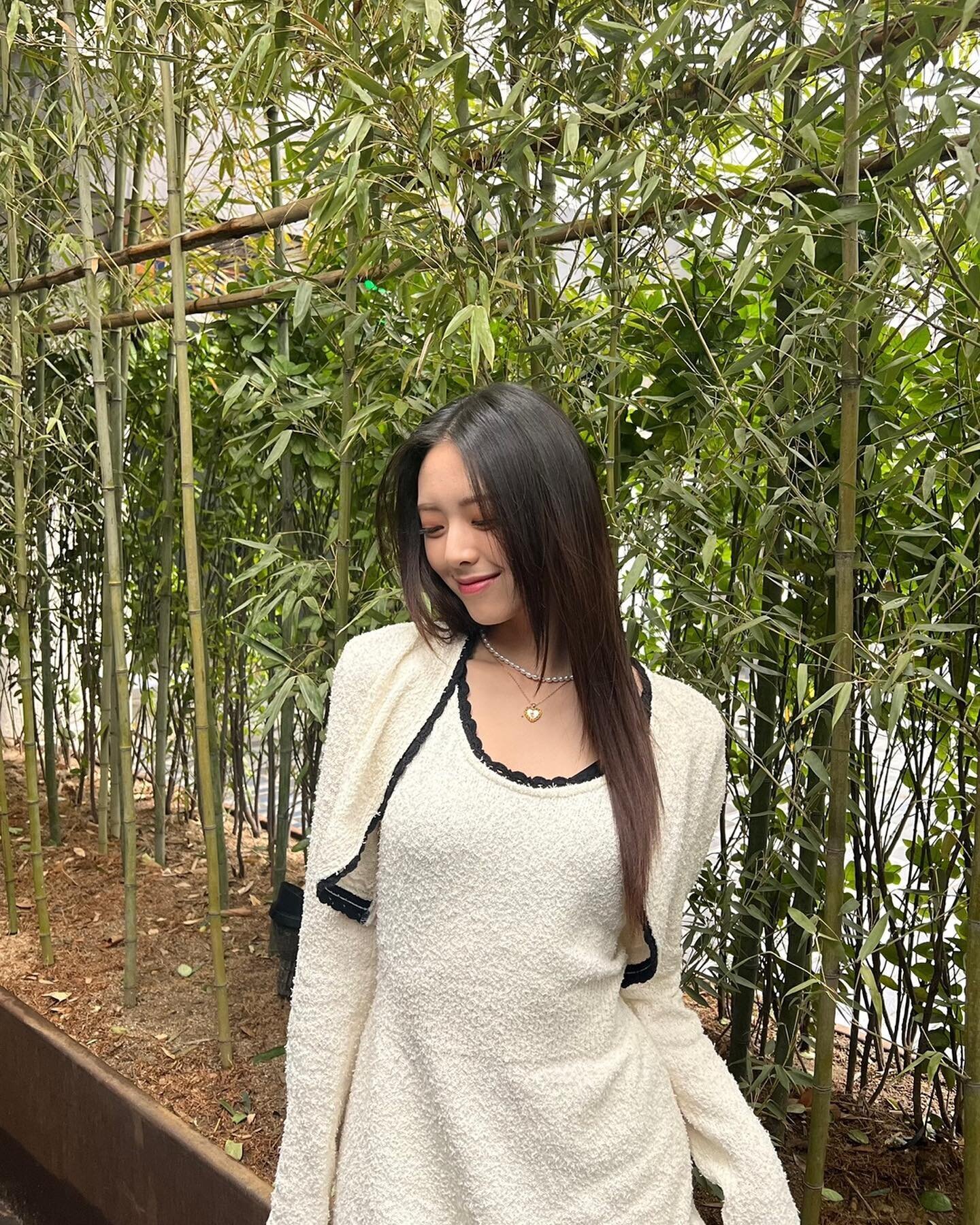 220313 ITZY Instagram Update - Yuna | kpopping