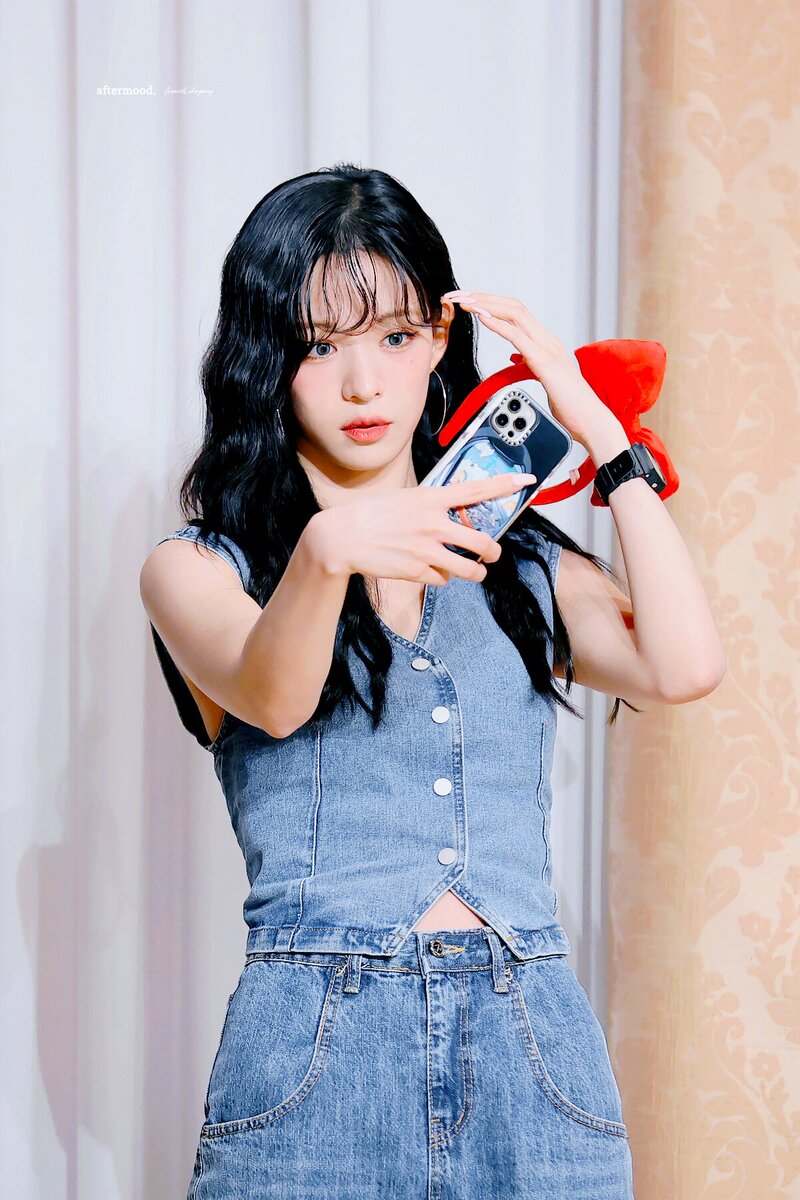 220724 fromis_9 Chaeyoung documents 17