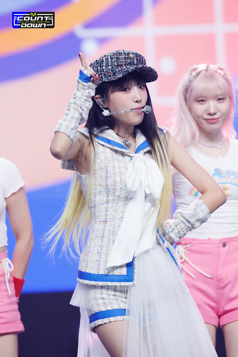 220811 Yena - 'SMARTPHONE' at M COUNTDOWN documents 12