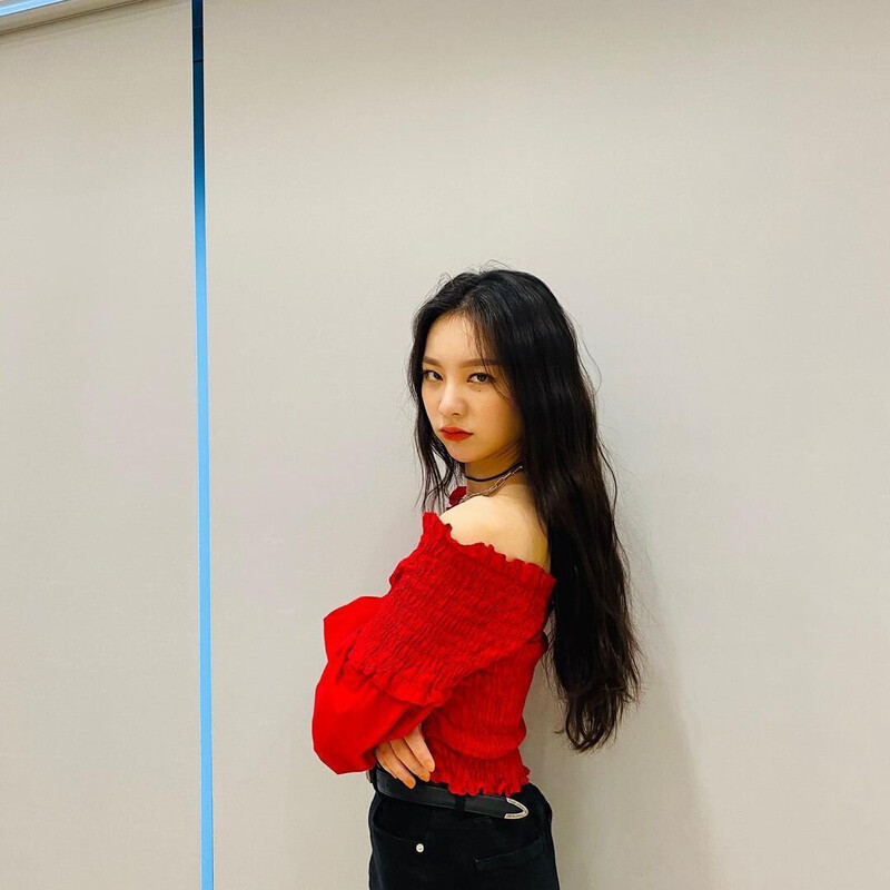 221028 BVNDIT Yiyeon Instagram Update documents 4