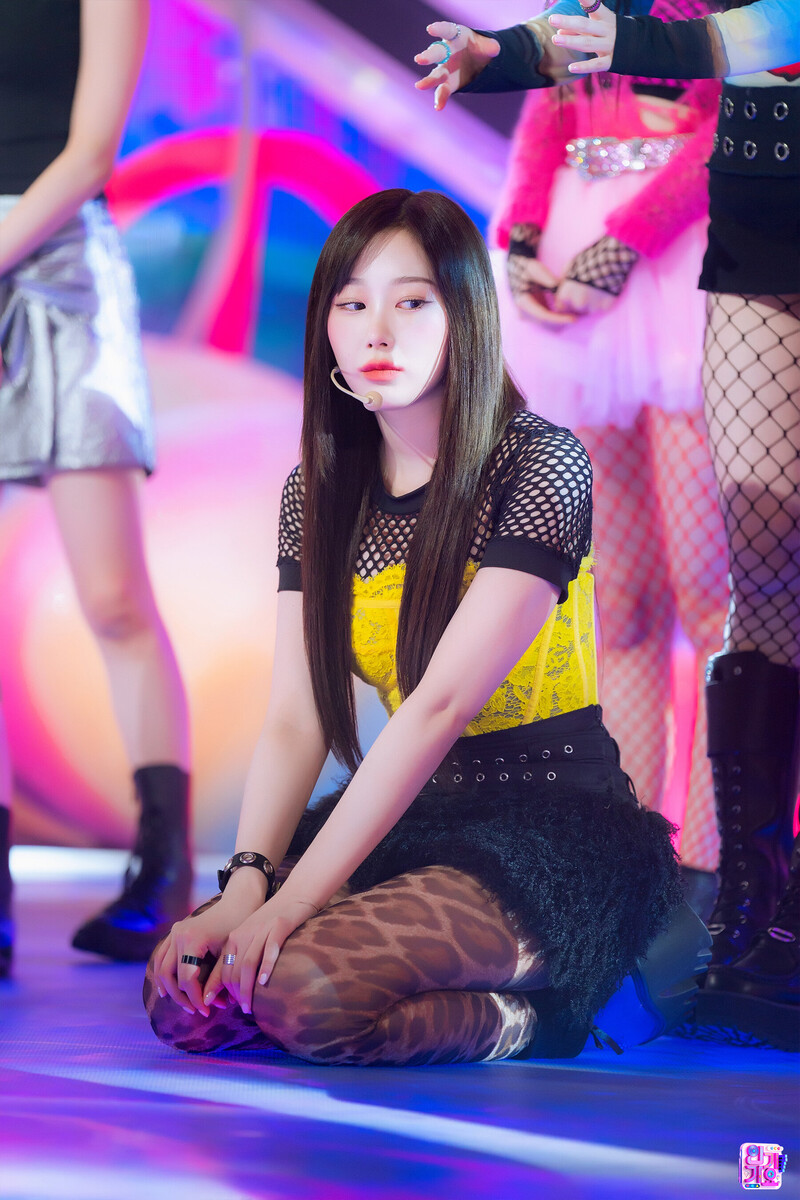 240519 aespa Giselle - 'Supernova' at Inkigayo documents 3