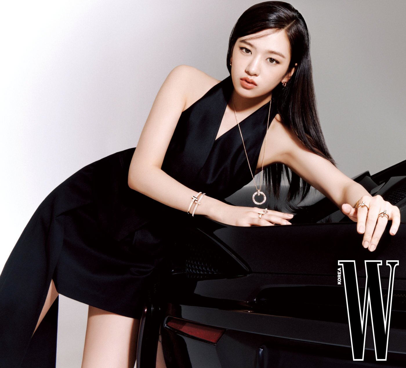 220624 IVE Yujin for W Korea x Tiffany u0026 Co. T1 Collection | kpopping