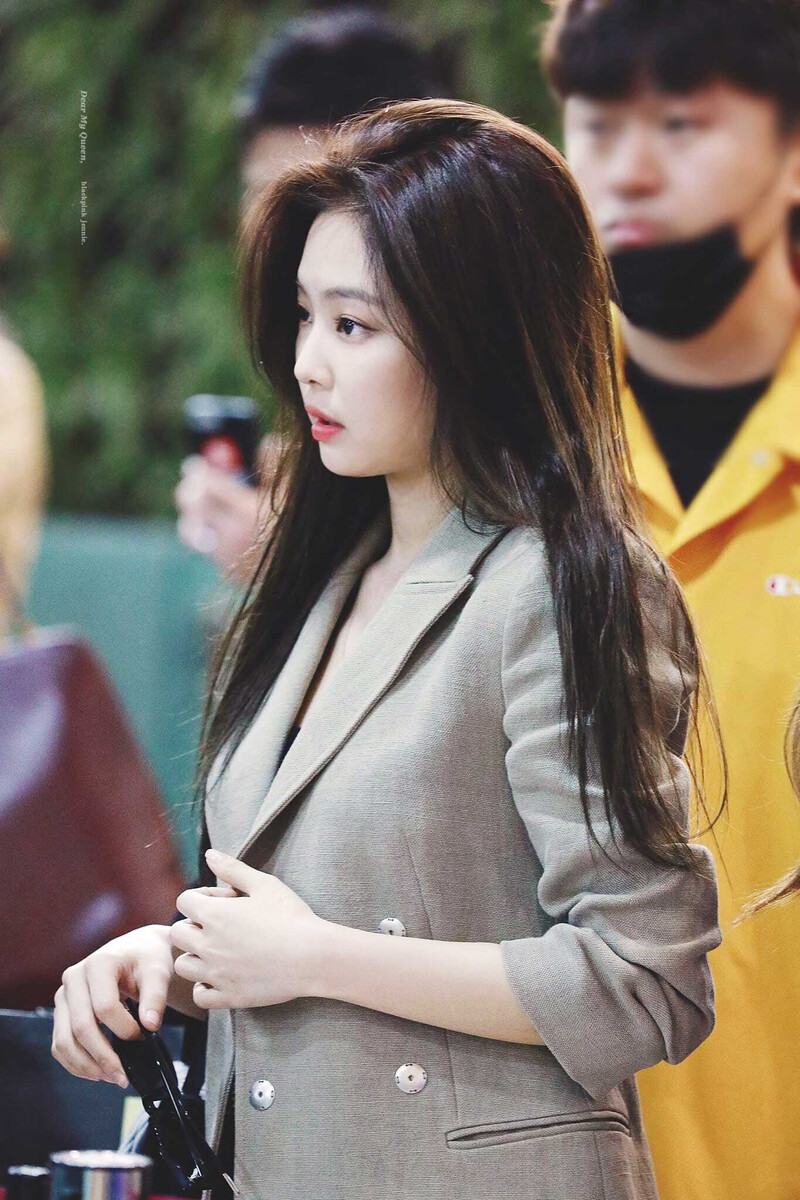 180420 - JENNIE Airport documents 11