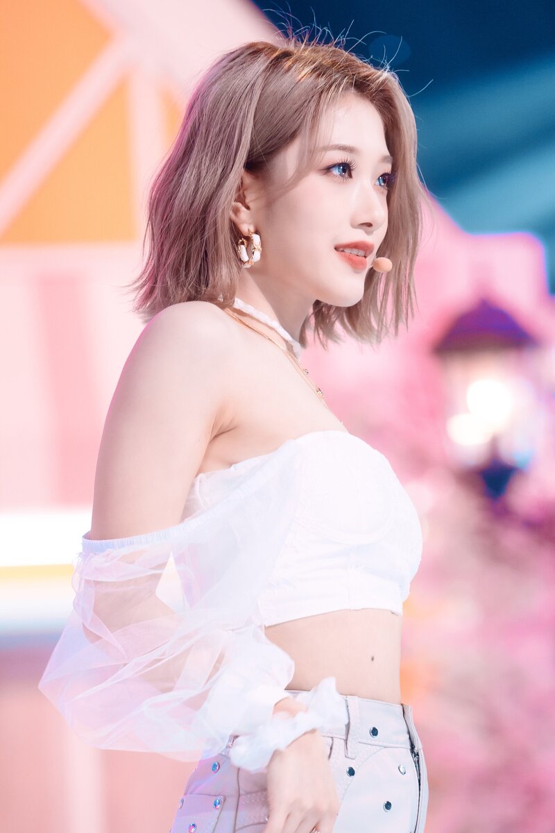 220123 fromis_9 Seoyeon - 'DM' at Inkigayo documents 1