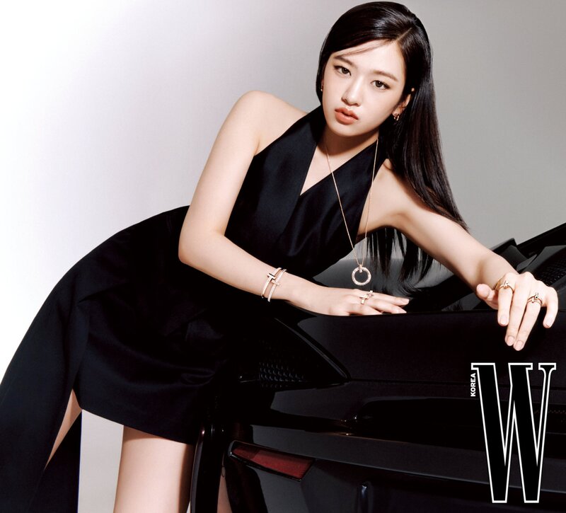 220624 IVE Yujin for W Korea x Tiffany & Co. T1 Collection documents 2