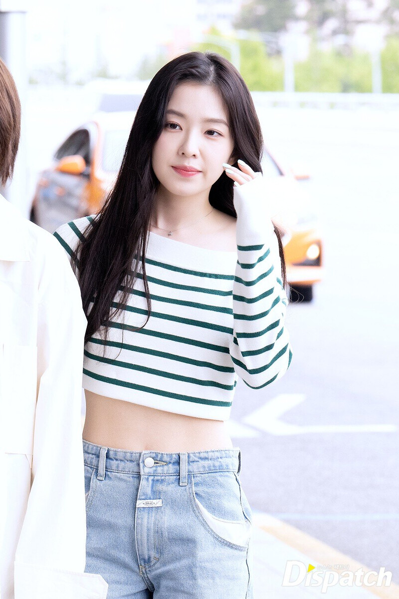 230502 Red Velvet Irene at Gimpo Airport documents 4