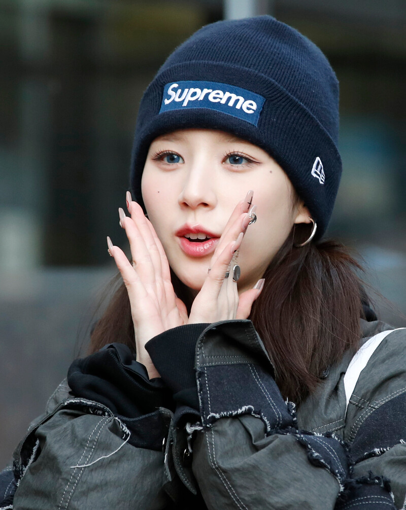 231117 ARTMS Heejin - Music Bank Commute documents 1