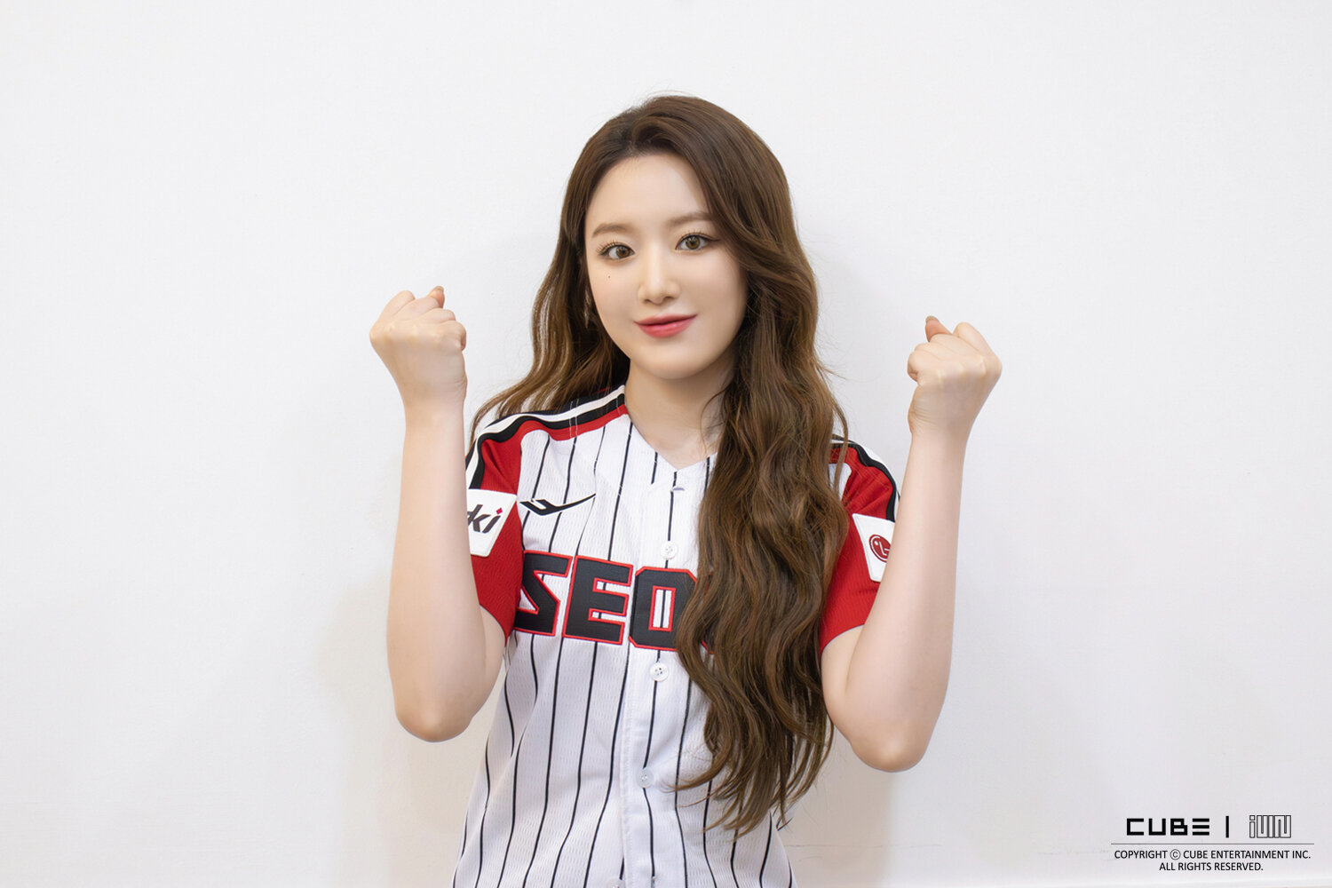 230510 (G)I-DLE Weverse - LG Twins' Ceremonial Opening Behind