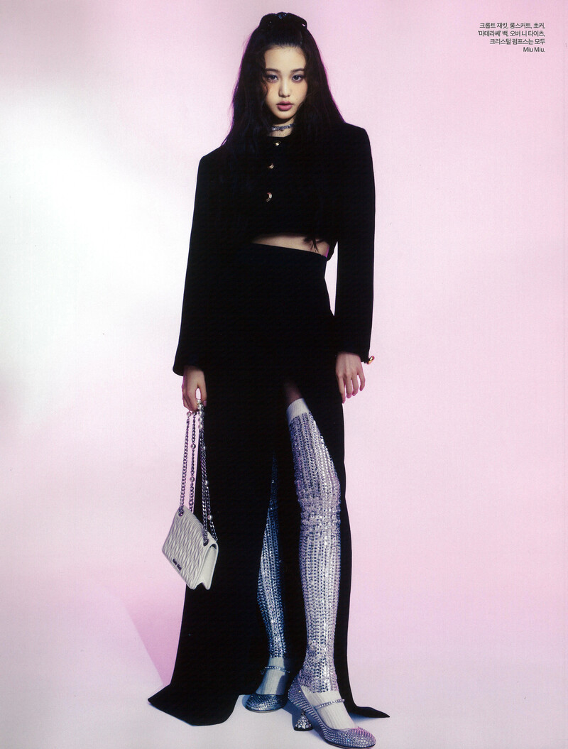 IVE Wonyoung for Harper's Bazaar December 2021 issue [SCANS] documents 12