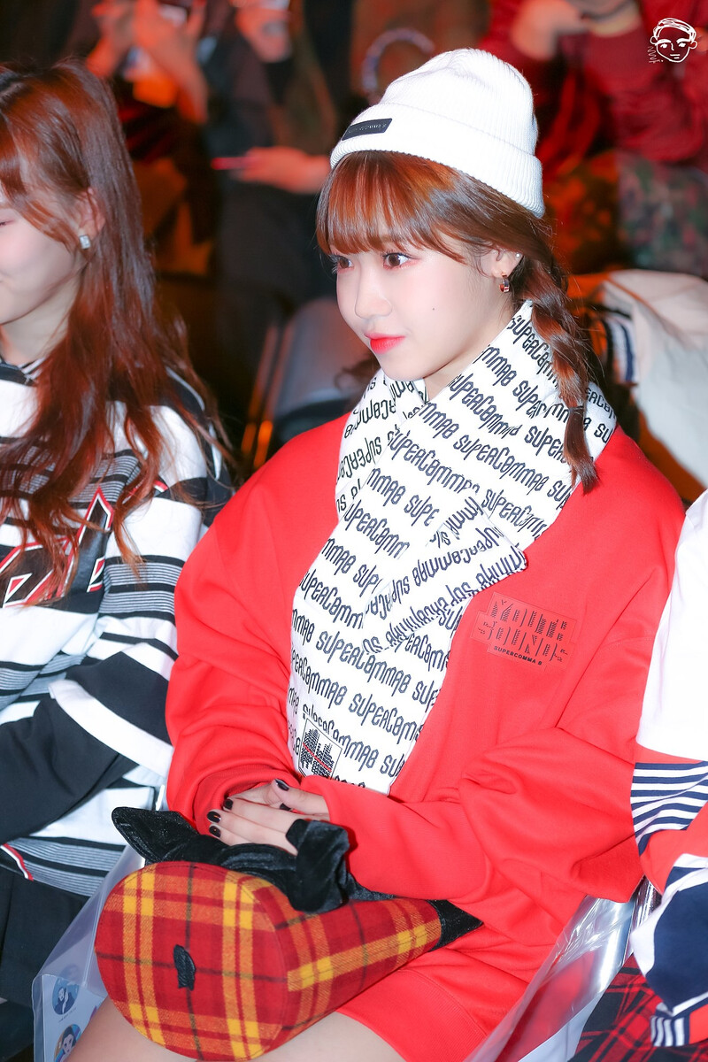 171017 Weki Meki Yoojung at Seoul Fashion Week 'HERA' documents 3