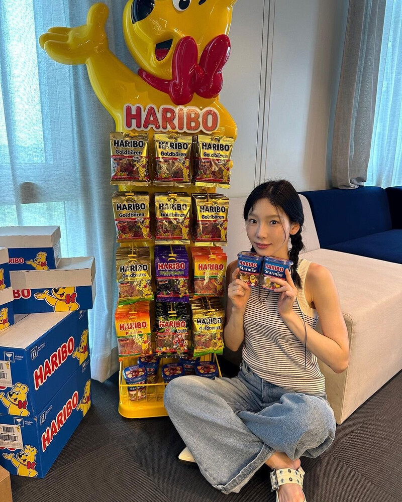 230818 Taeyeon Instagram Update documents 4