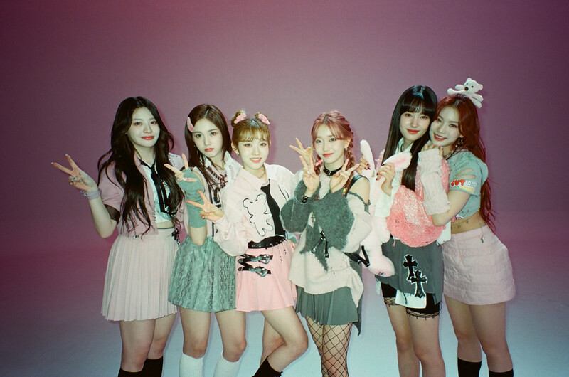 230331 MPD Twitter Update - March Film Camera - STAYC documents 3