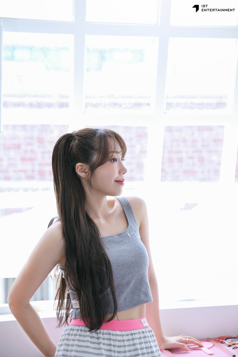 230612 IST Naver post- EUNJI 'Nareun Lookbook'  behind documents 10